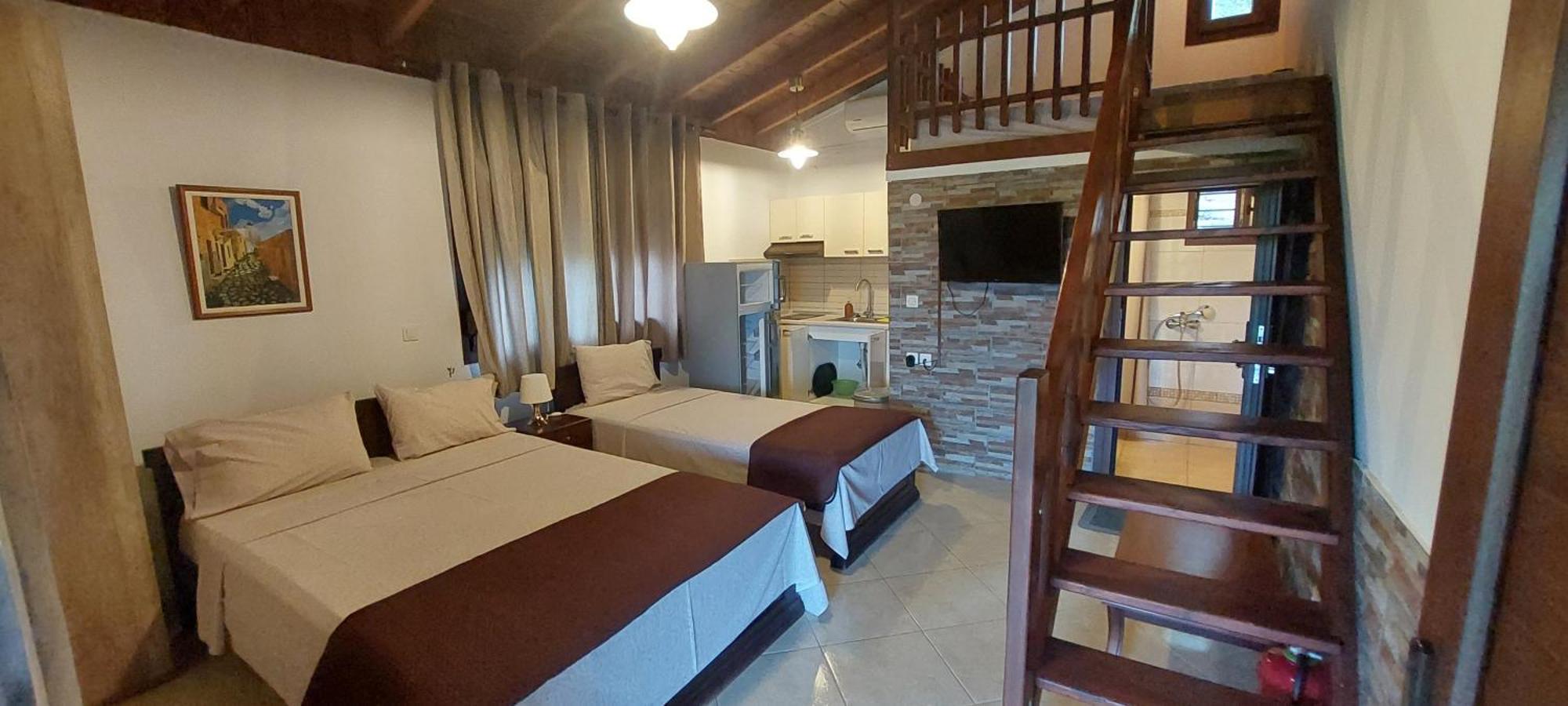 Dimitris' Villas - Villa 1 オルモス・パナギアス エクステリア 写真